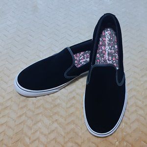 Women's Eddie Bauer Slip On NWOB Black Shoes Size 11. Retail $103.00.